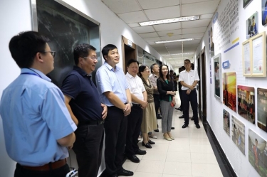 浙江省政协工会界别组来pp电子纸业调研新时期工匠造就工作