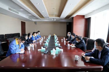 平湖市委书记仲旭东一行光临pp电子纸业调研企业疫情防控和复工复产工作