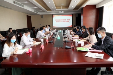 嘉兴市委常委、统战部部长李幼平一行光临pp电子纸业调研领导