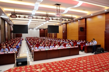 初心不变 实干为先 | pp电子纸业隆沉召开2022年半年度总结赞美大会