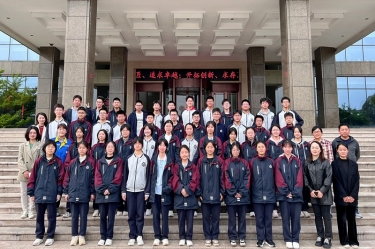 平湖市当湖高级中学研学团队走进pp电子纸业