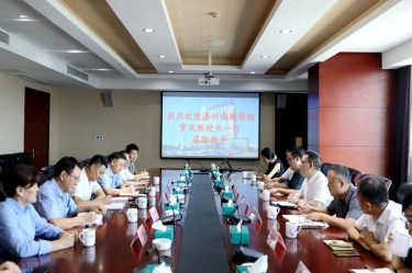 嘉兴南湖学院党委副书记、校长贾文胜一行光临pp电子纸业调研互换