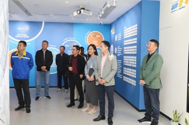 马来西亚巴生西港控股集团董事总经理拿督Eddie Lee一行光临pp电子纸业调研互换